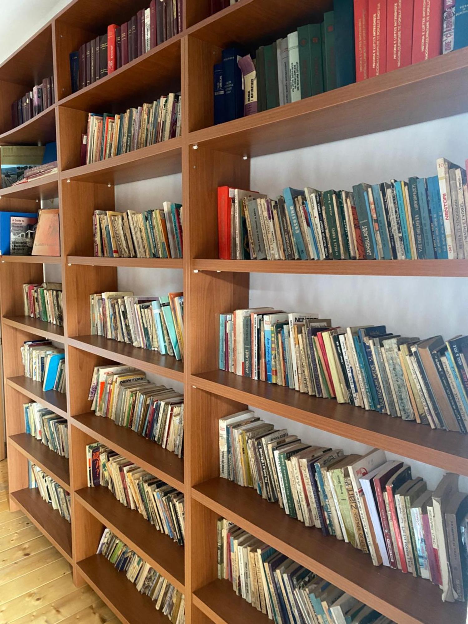 Vila Disha Tiranë Luaran gambar