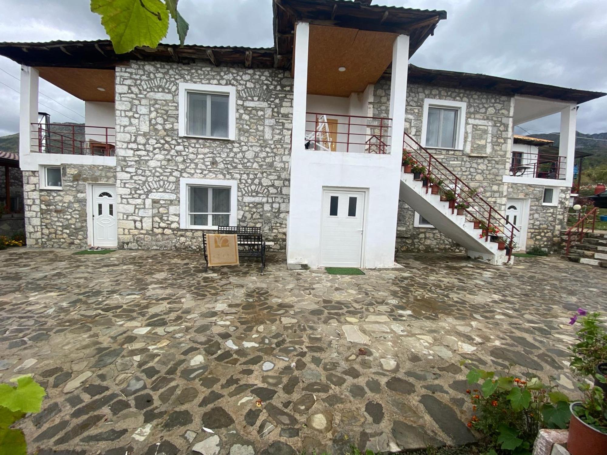 Vila Disha Tiranë Luaran gambar