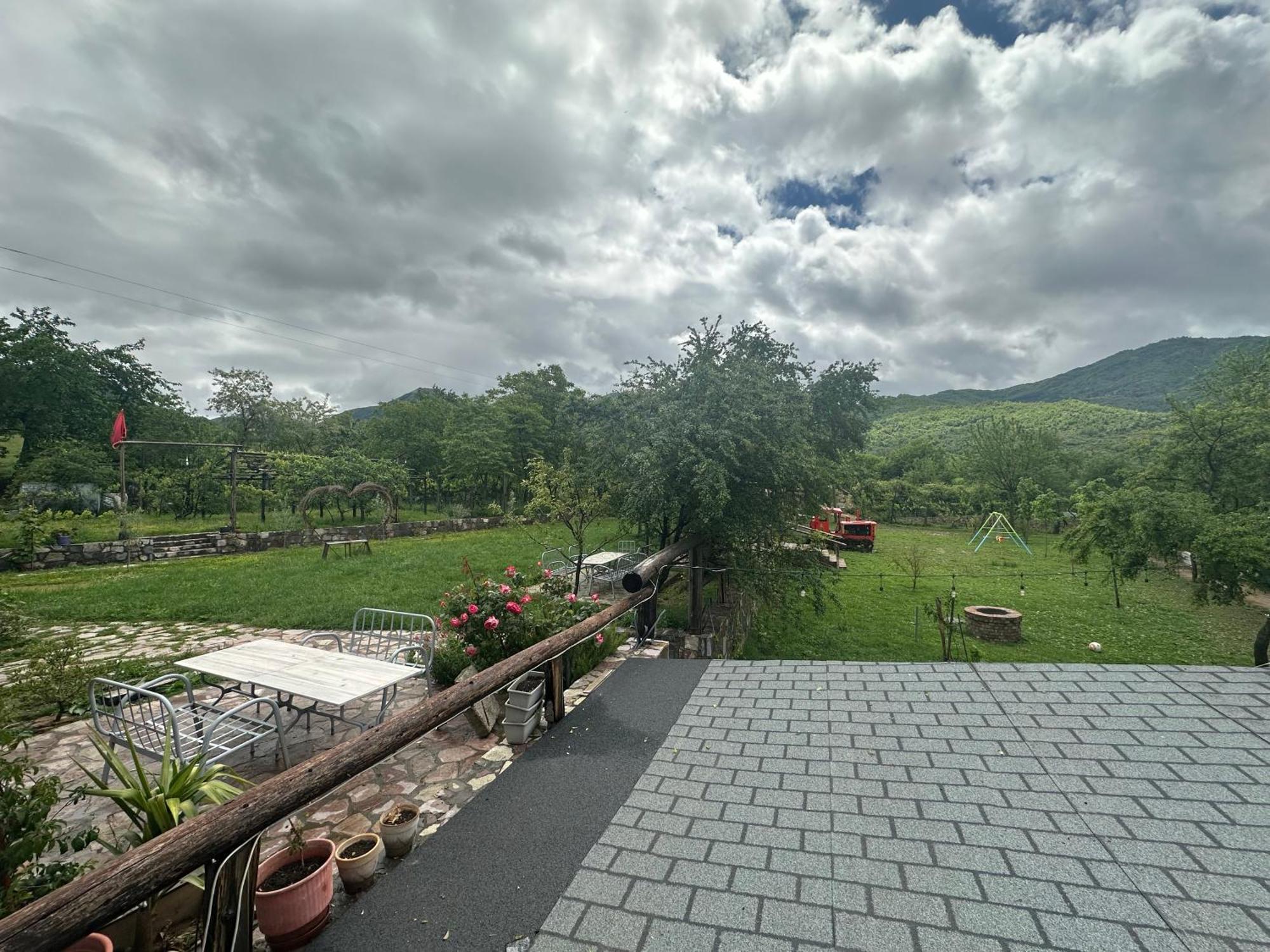 Vila Disha Tiranë Luaran gambar