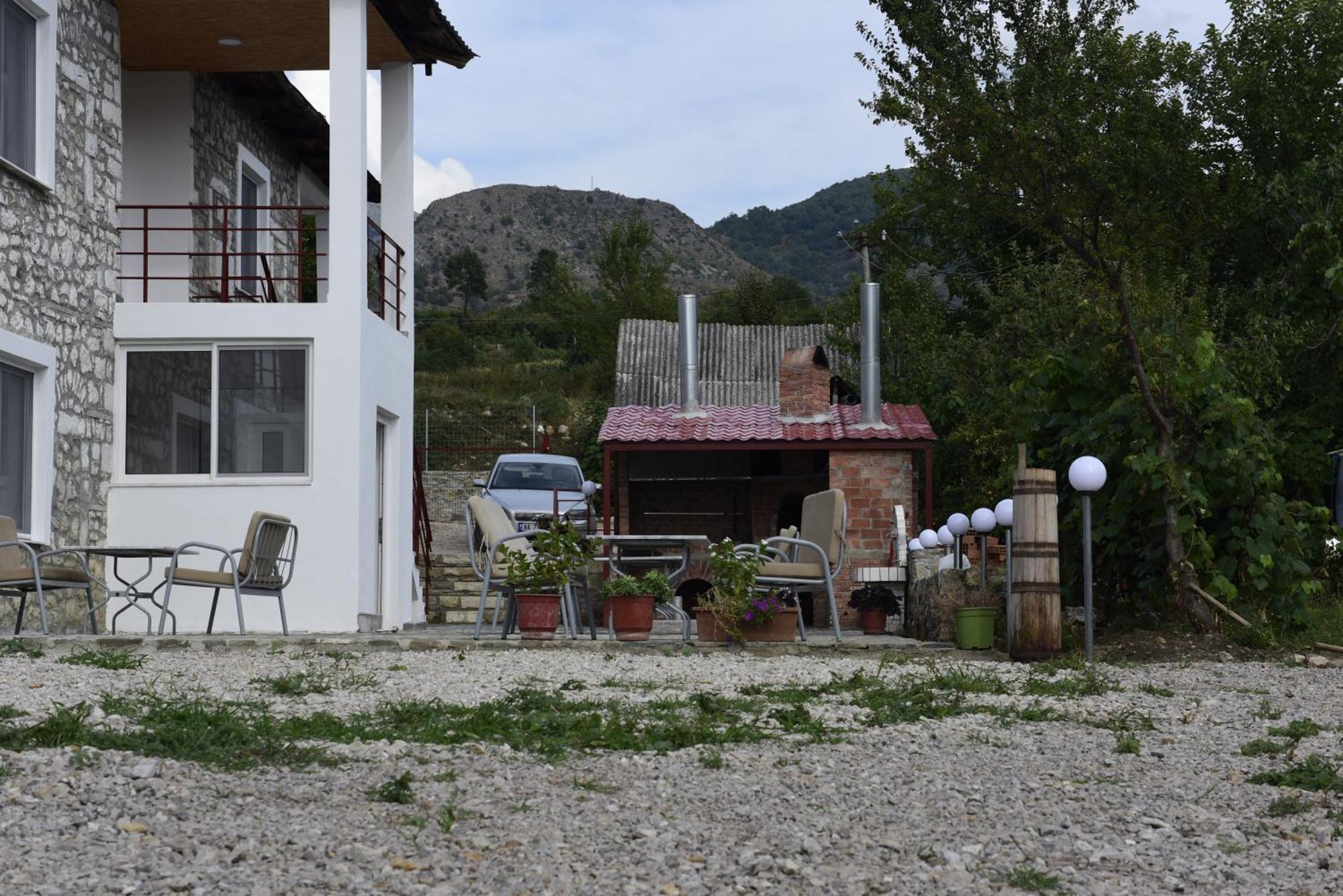 Vila Disha Tiranë Bilik gambar